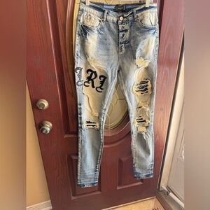 AMIRI SKINNY DESTROYED EMBROIDERED LETTERS FRAYED BUTTON FLY LIGHT WASH 32